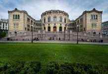 Опозиція лідирує на парламентських виборах у Норвегії