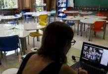 Менше ніж у половині районів Києва прищепили 80% працівників шкіл