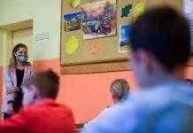 Щитки для педагогів, умови самоізоляції та провітрювання КЛАСІВ: правила роботи шкіл при карантині