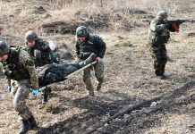 Бойовики обстріляли українських військових на Донбасі, троє дістали поранення