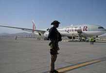 Чартерний рейс з Афганістану з евакуйованими іноземцями приземлився в Катарі
