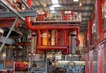 На металургійному заводі Франції загорівся резервуар з кислотою: людей просять лишатися вдома