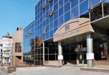 Напад на журналістів в Укрексімбанку: “Схеми” опублікували відео конфлікту