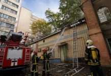 У Києві на території Інституту урології сталася пожежа: евакуйовано понад 10 осіб