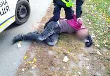 Під Києвом озброєний чоловік пограбував магазин і стріляв у водія вантажівки: він затриманий