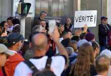 Протести проти COVID-перепусток у Франції зібрали понад 40 тисяч осіб