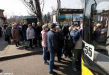 Транспортний колапс в Херсоні: автобуси не виходять на маршрути через перевірки норм карантину
