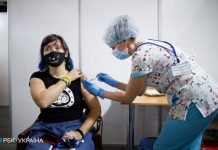 В Японії планують у грудні почати вакцинувати населення від коронавірусу третьою дозою