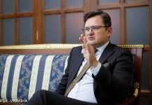 Хочеш подорожувати – вакцинуйся: МЗС про ризики виключення України із “зеленого списку” ЄС