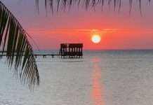 На курортному острові Гондурасу спалахнула пожежа: згоріли будинки, є постраждалі