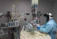 В Одесі в лікарні не приймають важких хворих з COVID-19, – волонтер