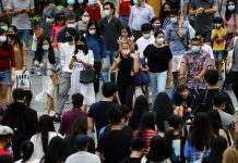 Сінгапур відкриває кордони, але вважає COVID-19 “новою нормою”