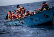 На півдні Іспанії перекинувся човен з мігрантами: 12 людей зникли безвісти