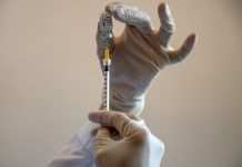 Німеччина дозволила щепити бустером громадян старше 70 років