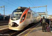 УЗ почала продаж квитків на всі поїзди далекого прямування через Viber і Telegram