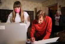 У Дніпрі виїзні бригади вакцинують вдома маломобільних людей проти COVID-19