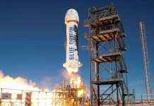 Політ космічних туристів Blue Origin перенесли через негоду