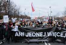 У Польщі пройшов масовий протести після смерті вагітної