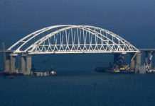 Через сильний вітер у Керченській протоці призупинено судноплавство