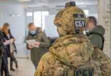 По всій Україні проходять обшуки у податківців