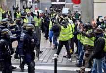 ХОДА “жовтих жилетів” у Франції переросла в заворушення: поліція застосувала газ