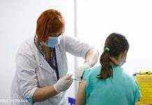 Темпи вакцинації знизилися. За добу в Україні зробили 97 тисяч COVID-щеплень