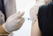 Кількість вакцинованих від COVID за добу в Україні впала двічі