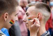 У Швейцарії з 2022 року легалізують одностатеві шлюби