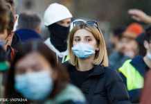 Вакцинація або “за власний рахунок”. Українців вже завтра почнуть відсторонювати від роботи: список професій