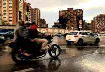 На Єгипет обрушилися піщана буря, зливи і ураган. У країні закривають школи