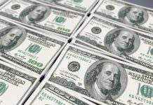 Курс долара ще трохи зріс перед вихідними
