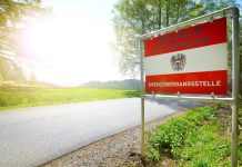 В Австрії невакцинованим заборонили відвідувати громадські місця через спалах COVID-19