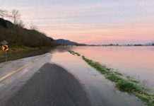 У Канаді знайшли тіла трьох жертв повені. Ще одна людина числиться зниклою безвісти