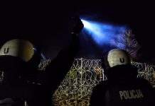 Атака мігрантів, прорив і “евакуація” до Німеччини: що відбувається на польському кордоні