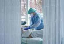 Росія третій день поспіль б’є антирекорд зі смертності від COVID