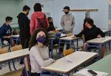 Великобританія зобов’язала дітей з 7 років носити маски в громадських місцях