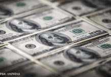 Міжбанк відкрився невеликим зниженням курсу долара