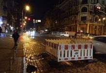 У центрі Києва провалилася дорога: рух транспорту обмежено