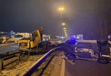 На трасі Київ-Чоп зіткнулися вантажівка та евакуатор: є постраждалі, рух перекрито