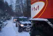 На Прикарпатті сніговий зсув перекрив дорогу