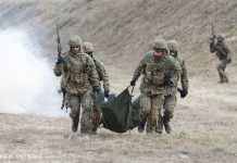 На Донбасі внаслідок обстрілів поранили українського військового