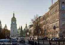 Сонце, дощі та незначне потепління: погода на завтра