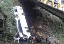 Пасажирський автобус зірвався у прірву в Колумбії, є жертви