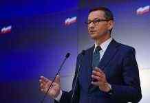 Польща посилить обмеження до різдвяних свят через штам “Омікрон”