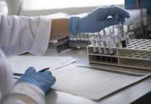 Двох доз вакцин від COVID недостатньо для захисту від штаму “Омікрон”, – вчені