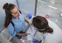 У Румунії посилюють обмеження через штам “Омікрон”