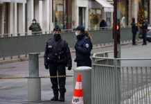 У Франції чоловік у костюмі ніндзя поранив мечем двох жінок-поліцейських