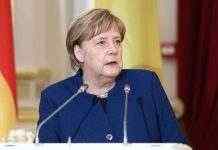 Військові, смолоскипи і панк-рок: у Німеччині провели Меркель з посади канцлера