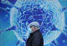 В Австралії зафіксували першу смерть від штаму “Омікрон”