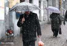Мокрий сніг з дощем і незначне потепління: прогноз погоди в Україні на завтра